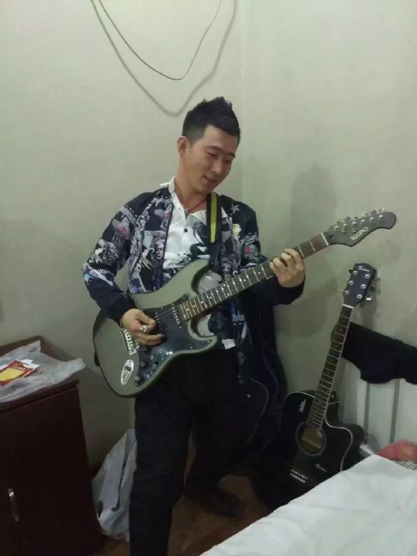 小吉他的第一张照片--宁波相亲服务中心
