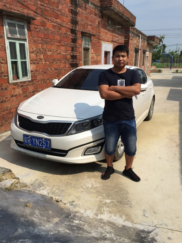 独坐街头的第三张照片--宁波相亲服务中心