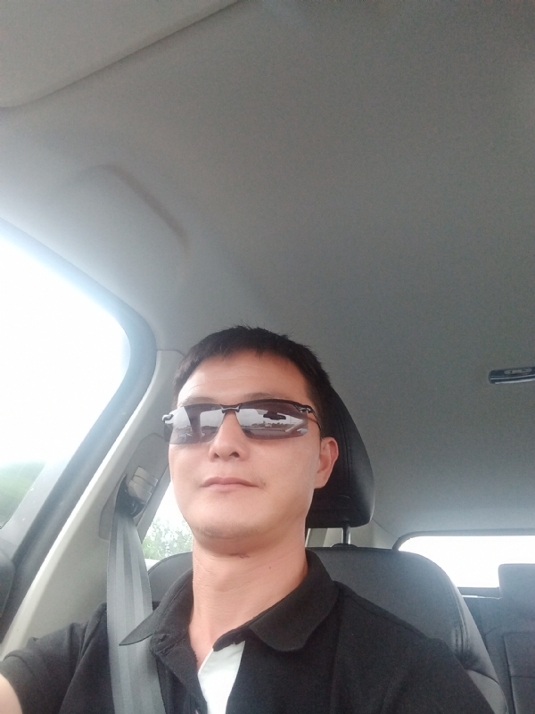 孤独的男人的第一张照片--宁波相亲服务中心