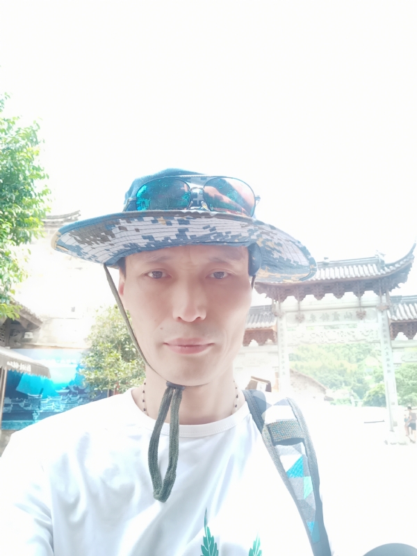 童群海的第一张照片--宁波相亲服务中心