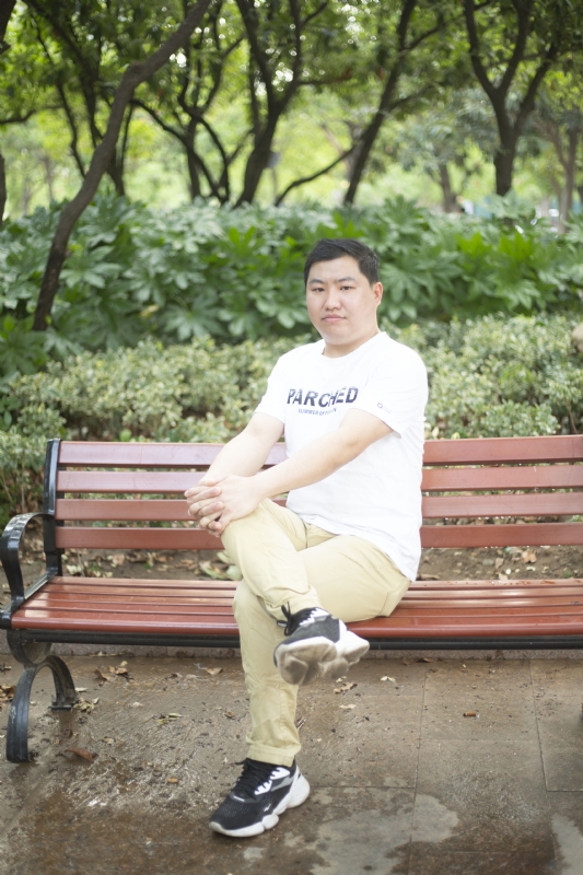 抱着鱼睡觉的猫的第一张照片--宁波相亲服务中心