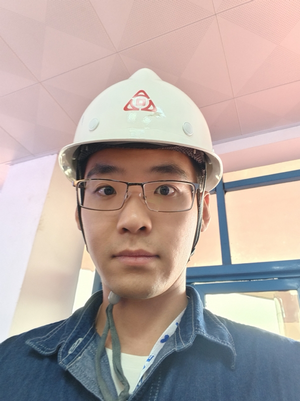 何鹏宇的第二张照片--宁波相亲服务中心