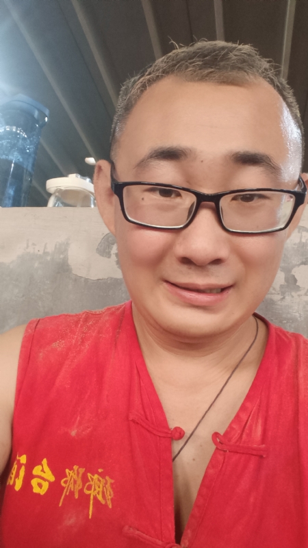 黑黑一笑的第二张照片--宁波相亲服务中心