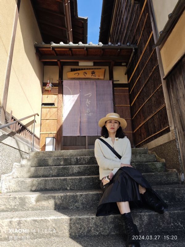 踱着方步的猫小姐的第一张照片--宁波相亲服务中心