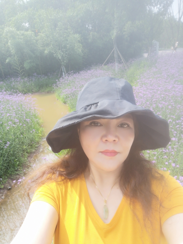 宛霞的第三张照片--宁波相亲服务中心