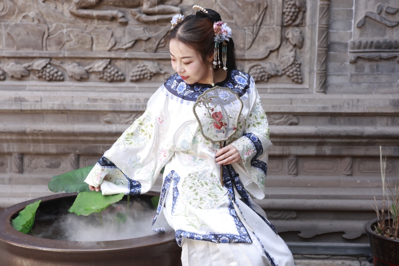 认真的雪的第一张照片--宁波相亲服务中心